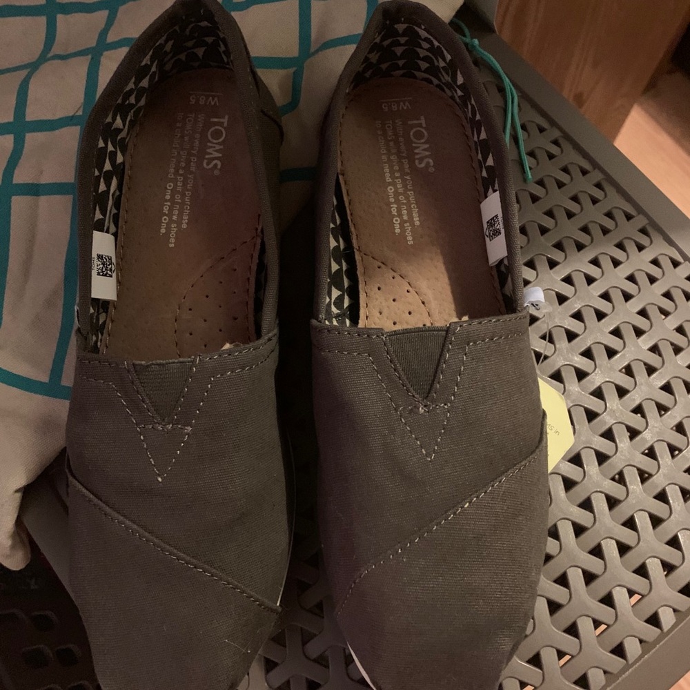 TOMS Classic Canvas Brown Slide On’s